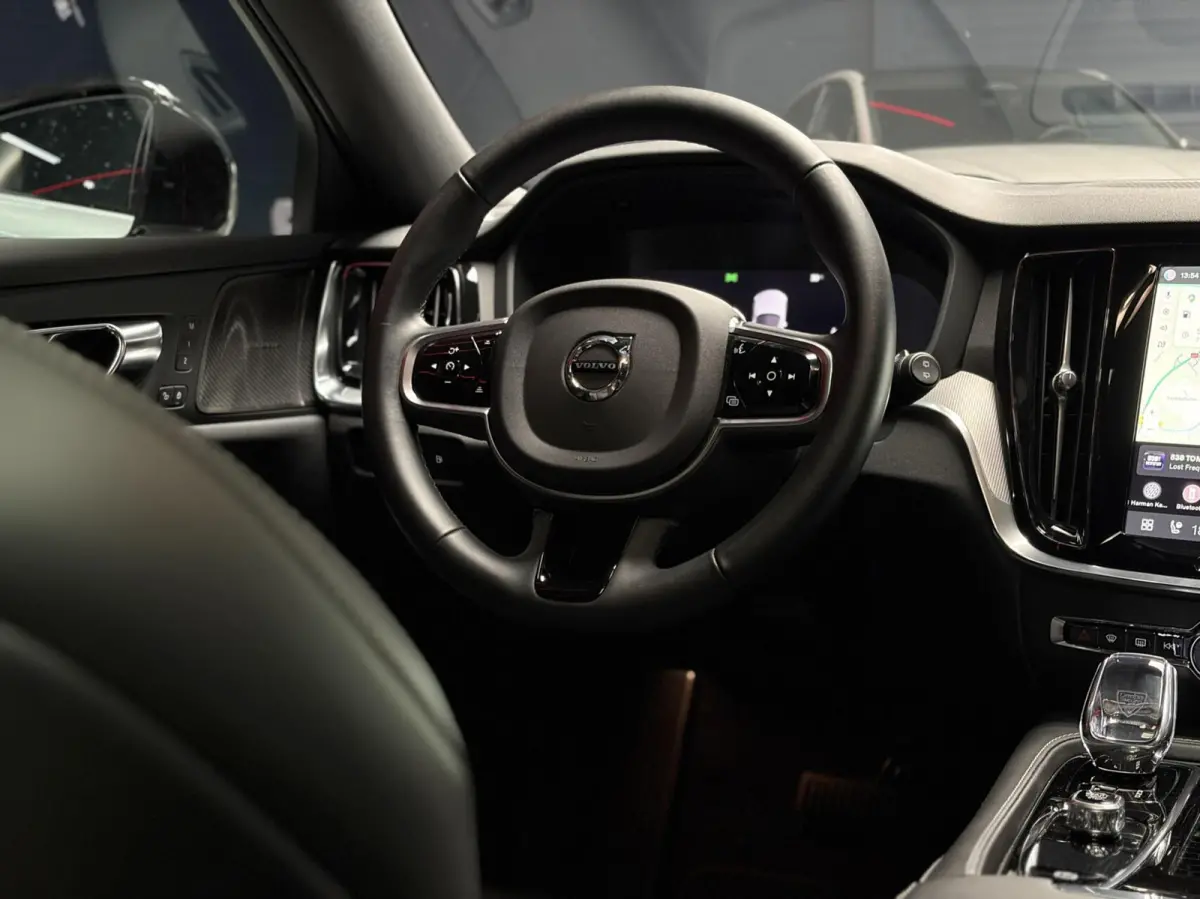 2.0 T6 Plug-in hybrid AWD Plus Dark |PANO|PILOT|360°|H&K