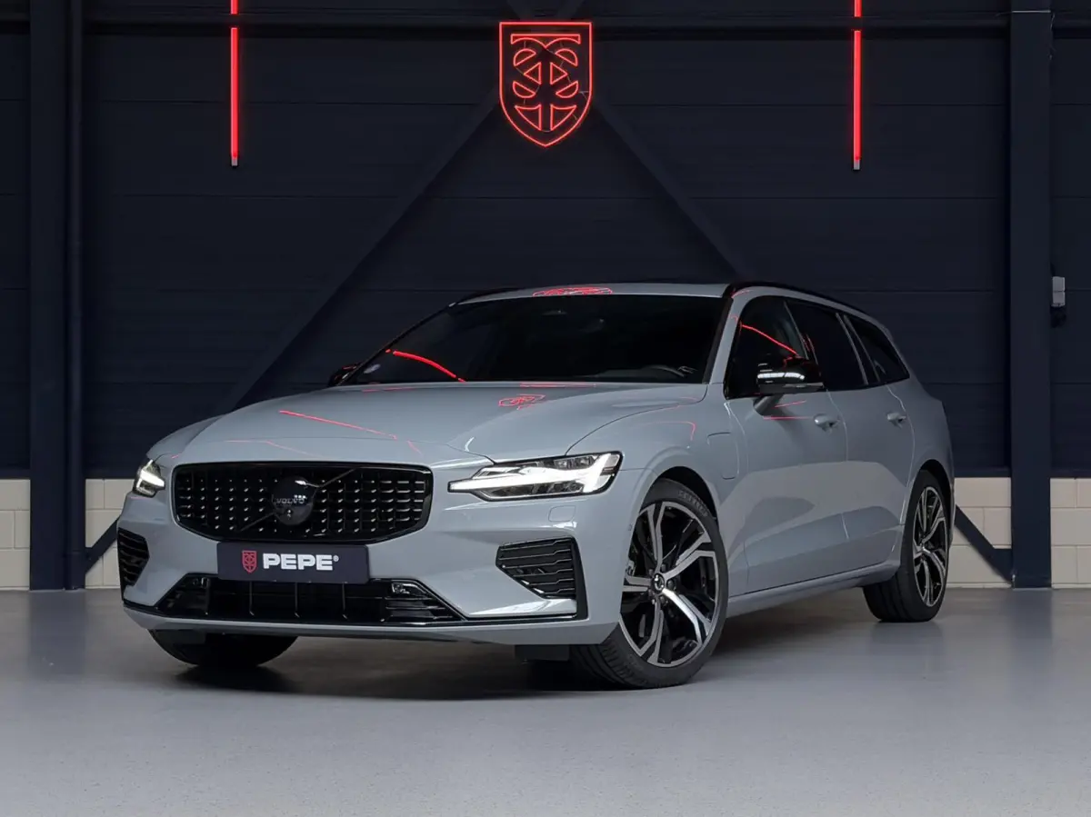 2.0 T6 Plug-in hybrid AWD Plus Dark |PANO|PILOT|360°|H&K
