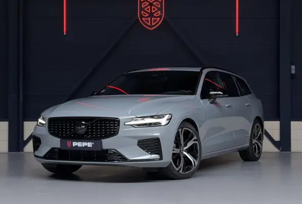 2.0 T6 Plug-in hybrid AWD Plus Dark |PANO|PILOT|360°|H&K