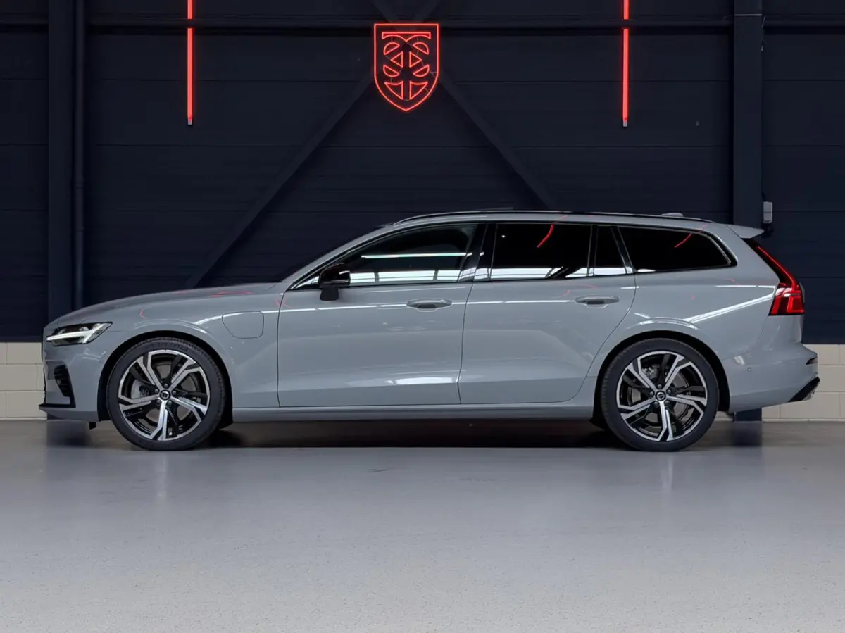 2.0 T6 Plug-in hybrid AWD Plus Dark |PANO|PILOT|360°|H&K
