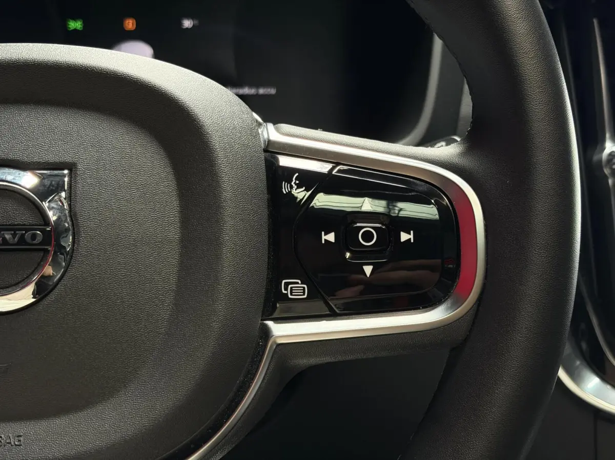 2.0 T6 Plug-in hybrid AWD Plus Dark |PANO|PILOT|360°|H&K