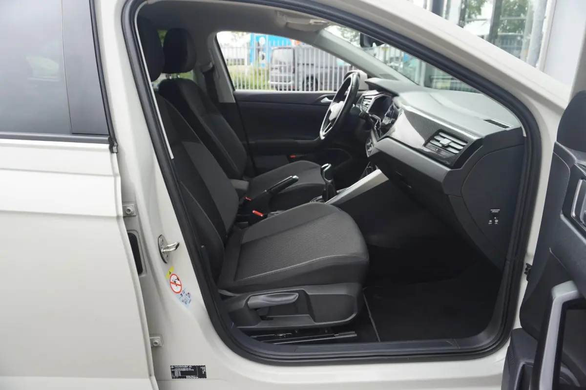 1.0 TSI 95pk Life | Trekhaak | Achteruitrijcamera | Stoelverwarming | Keyless