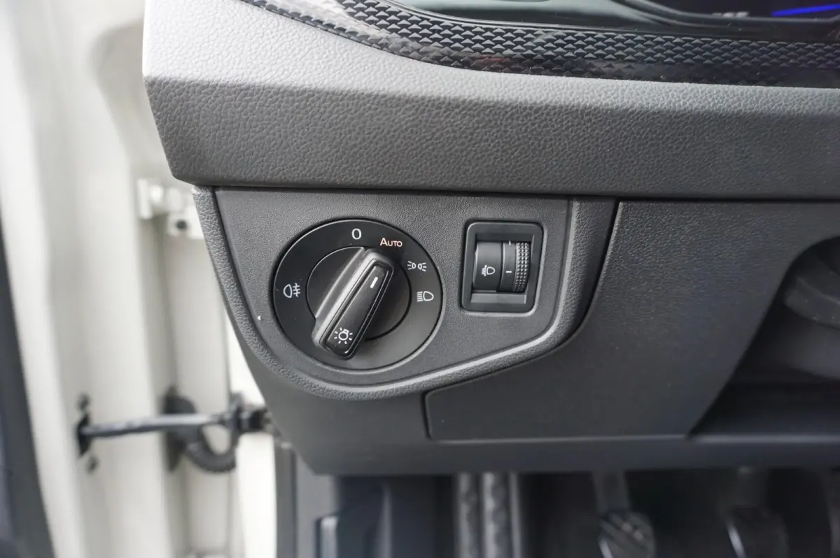 1.0 TSI 95pk Life | Trekhaak | Achteruitrijcamera | Stoelverwarming | Keyless