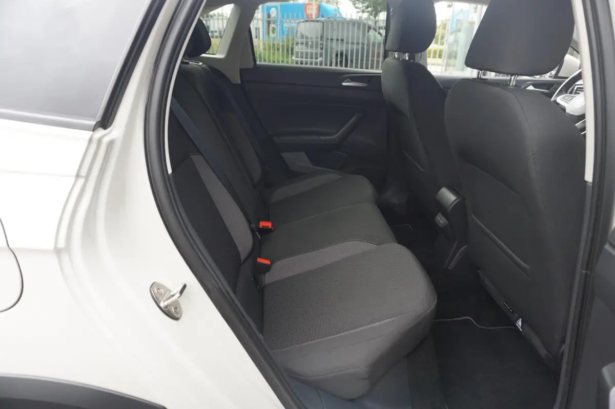1.0 TSI 95pk Life | Trekhaak | Achteruitrijcamera | Stoelverwarming | Keyless