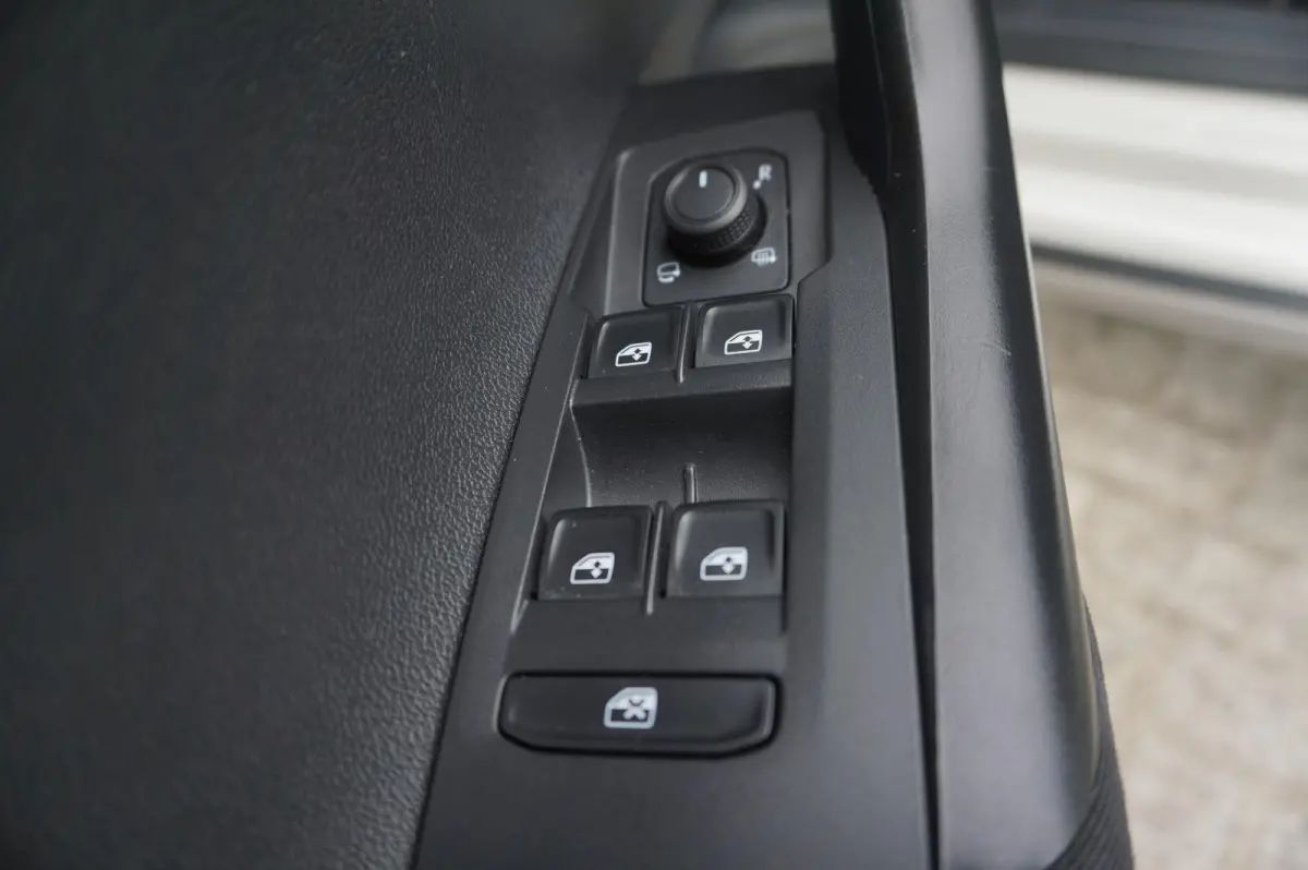 1.0 TSI 95pk Life | Trekhaak | Achteruitrijcamera | Stoelverwarming | Keyless