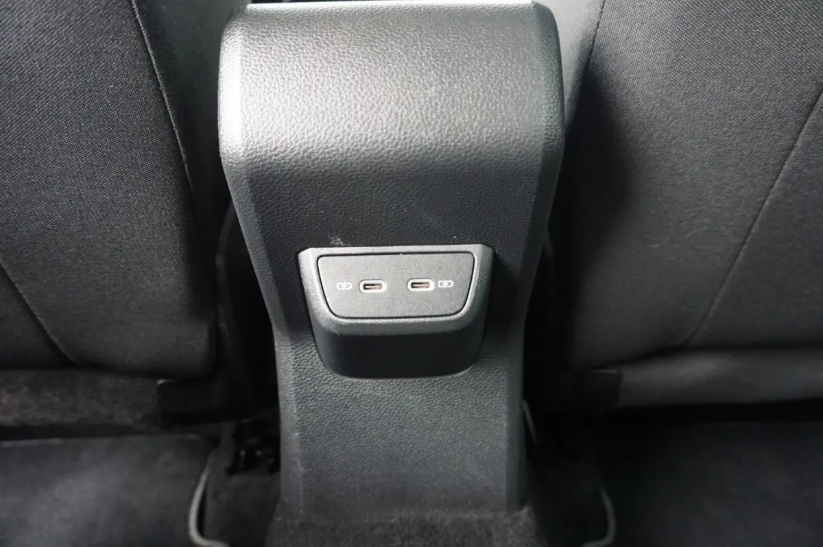 1.0 TSI 95pk Life | Trekhaak | Achteruitrijcamera | Stoelverwarming | Keyless