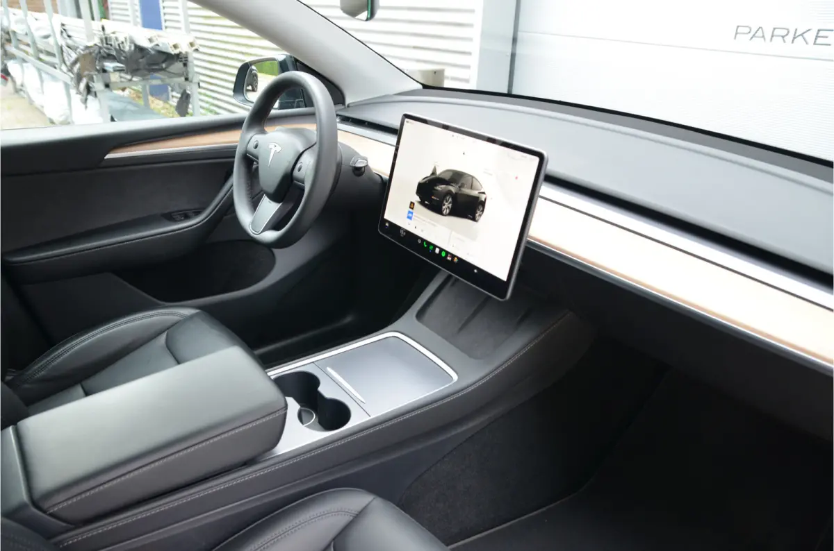 Long Range AWD 75 kWh Trekhaak (1.600kg), AutoPilot3.0 Ryzen