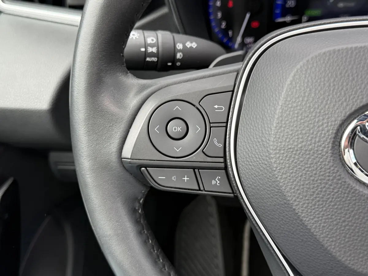 2.0 Hybrid Executive | Pano | HUD | ACC | JBL | Keyless | 18 inch