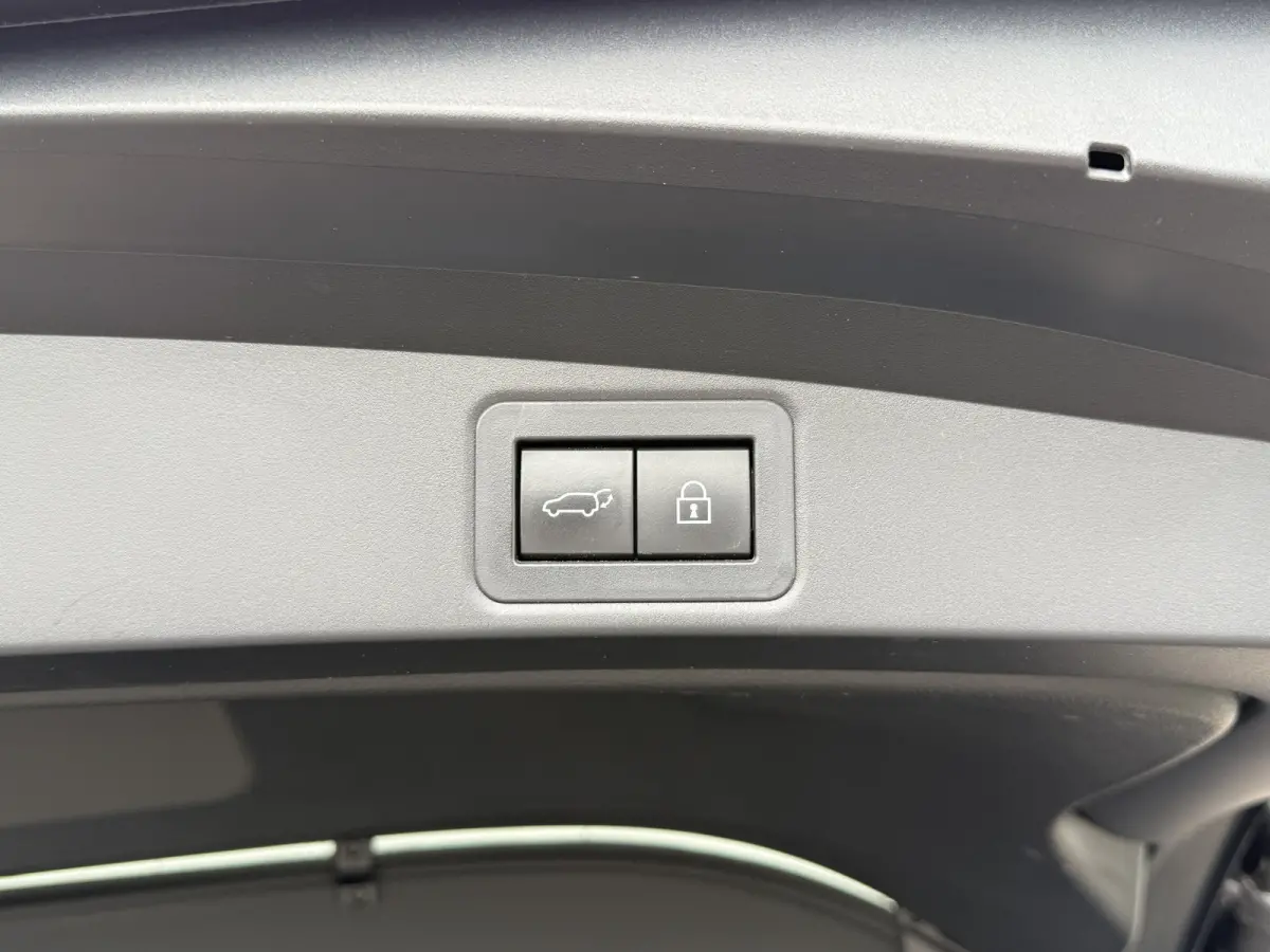 2.0 Hybrid Executive | Pano | HUD | ACC | JBL | Keyless | 18 inch