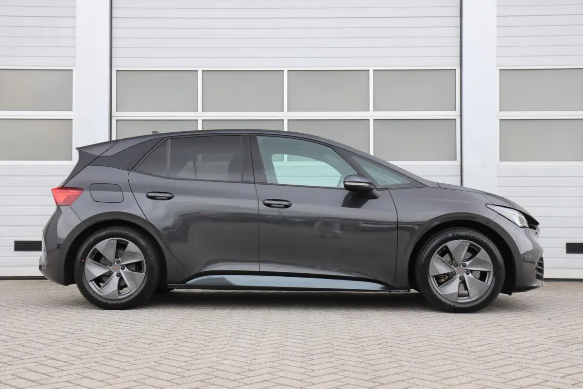204pk Essential 62 kWh | SoH 94% | Full Link | Parkeersensoren