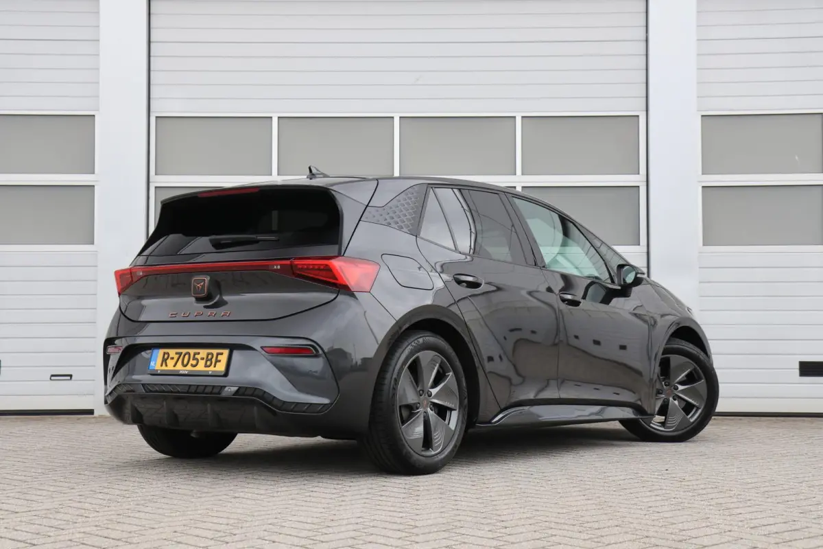 204pk Essential 62 kWh | SoH 94% | Full Link | Parkeersensoren