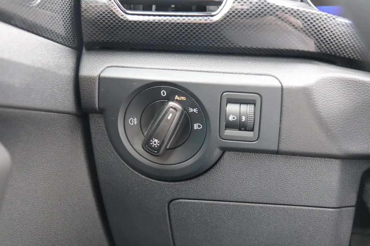 1.0 TSI 95pk Life Edition | Trekhaak | App Connect | Achteruitrijcamera | Clima | Stoelverwarming
