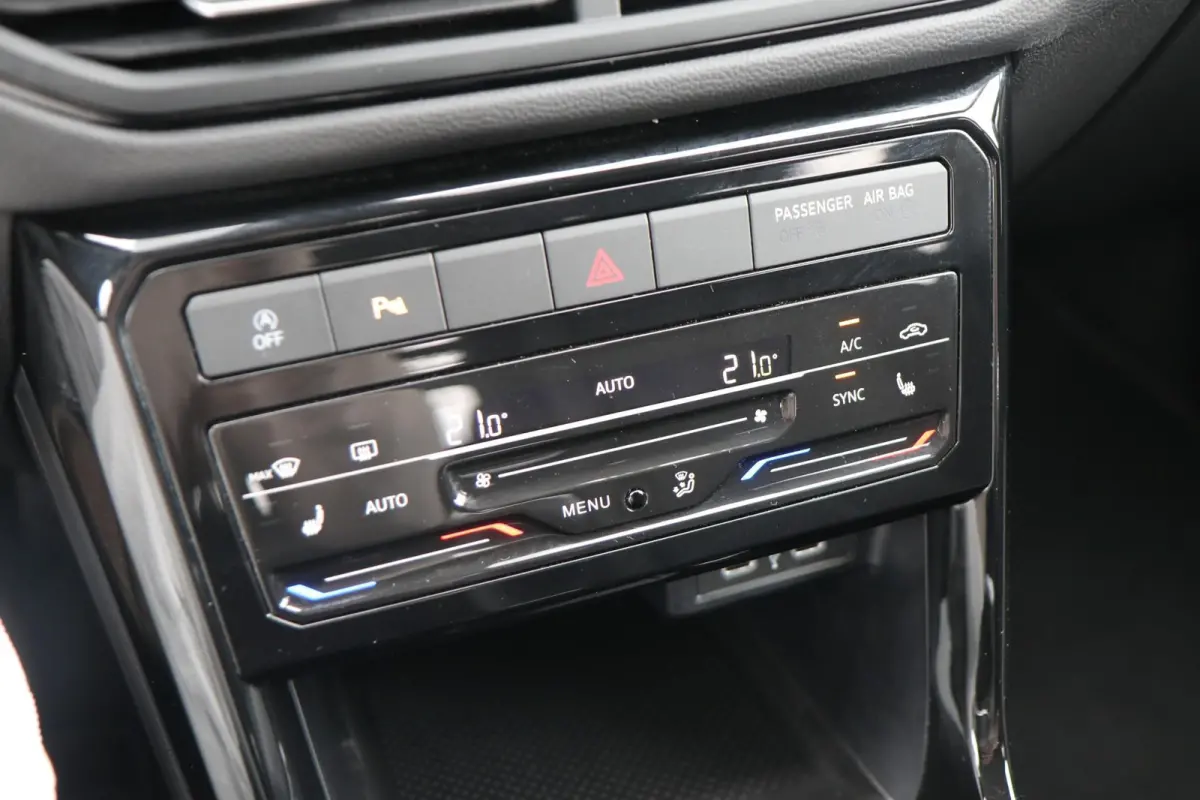 1.0 TSI 95pk Life Edition | Trekhaak | App Connect | Achteruitrijcamera | Clima | Stoelverwarming
