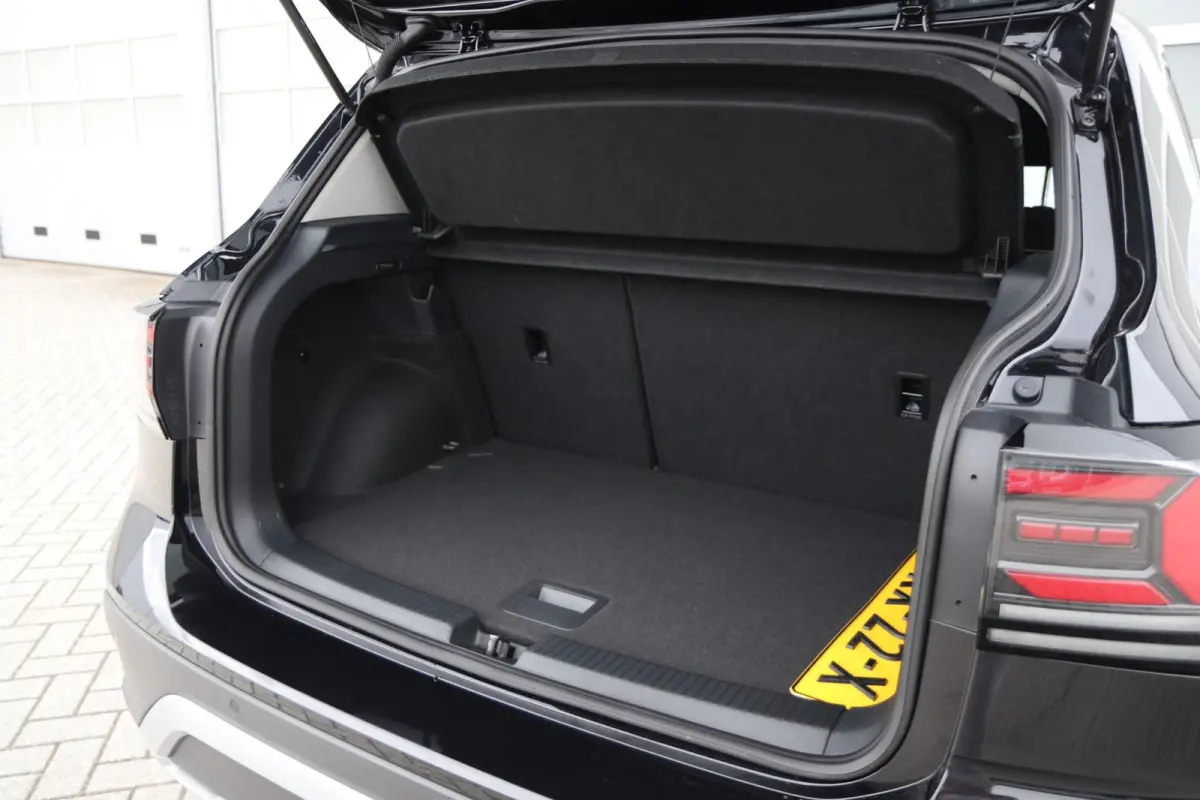 1.0 TSI 95pk Life Edition | Trekhaak | App Connect | Achteruitrijcamera | Clima | Stoelverwarming