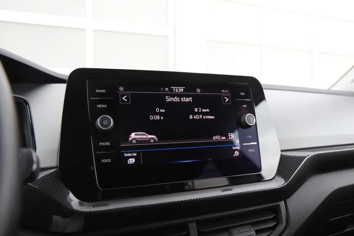 1.0 TSI 95pk Life Edition | Trekhaak | App Connect | Achteruitrijcamera | Clima | Stoelverwarming