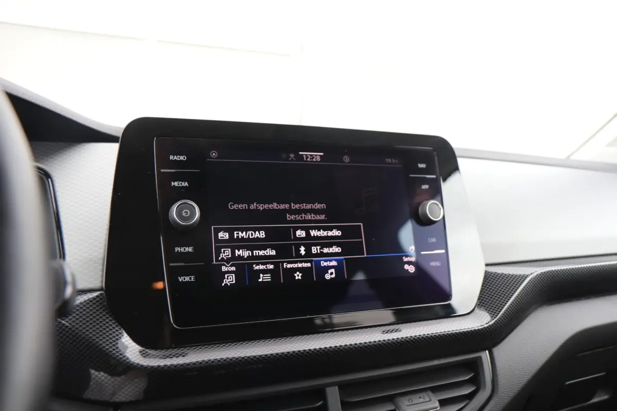 1.0 TSI 95pk Life Edition | Trekhaak | App Connect | Achteruitrijcamera | Clima | Stoelverwarming