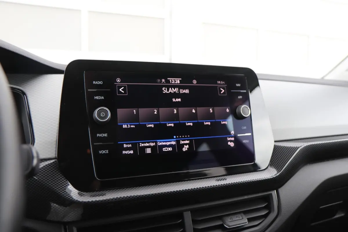 1.0 TSI 95pk Life Edition | Trekhaak | App Connect | Achteruitrijcamera | Clima | Stoelverwarming