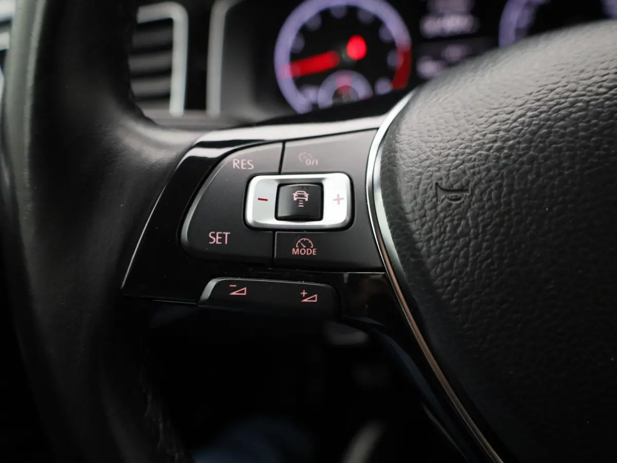 1.0 TSI Highline 95 PK| Origineel Nederlands | Apple Carplay | Android Auto | Climatronic | Parkeersensoren Voor & Achter | Adaptieve Cruise Control