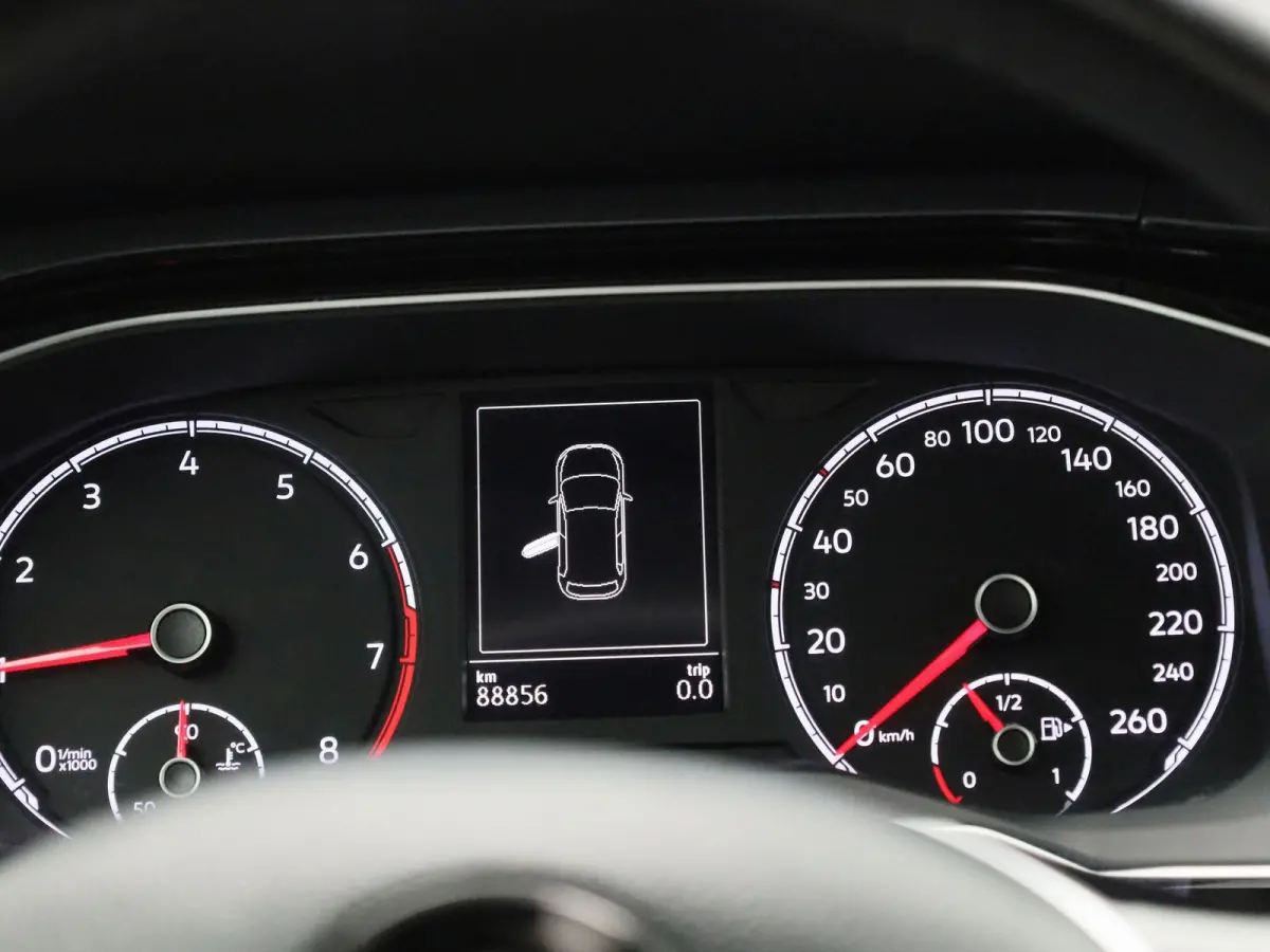 1.0 TSI Highline 95 PK| Origineel Nederlands | Apple Carplay | Android Auto | Climatronic | Parkeersensoren Voor & Achter | Adaptieve Cruise Control