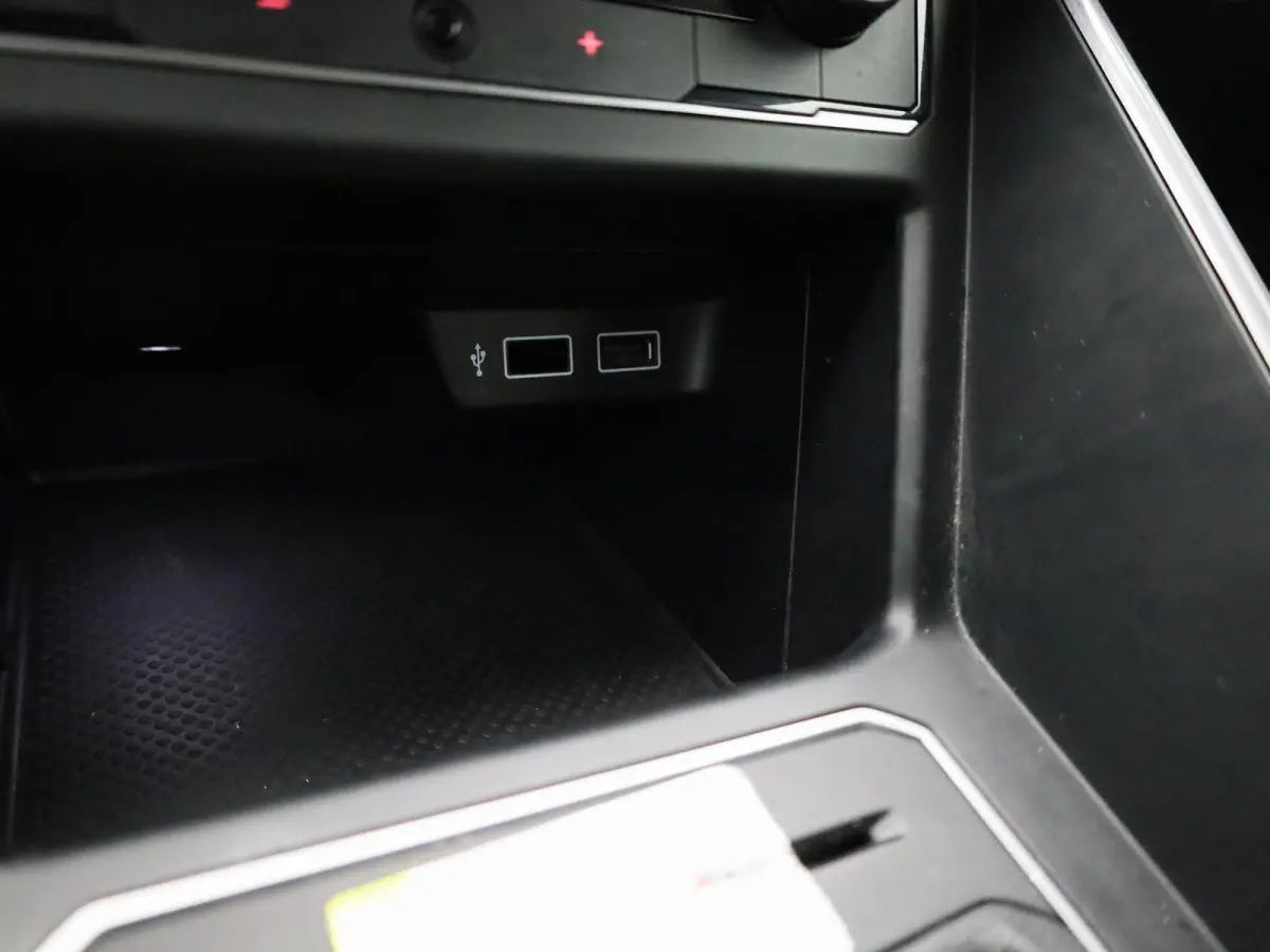 1.0 TSI Highline 95 PK| Origineel Nederlands | Apple Carplay | Android Auto | Climatronic | Parkeersensoren Voor & Achter | Adaptieve Cruise Control