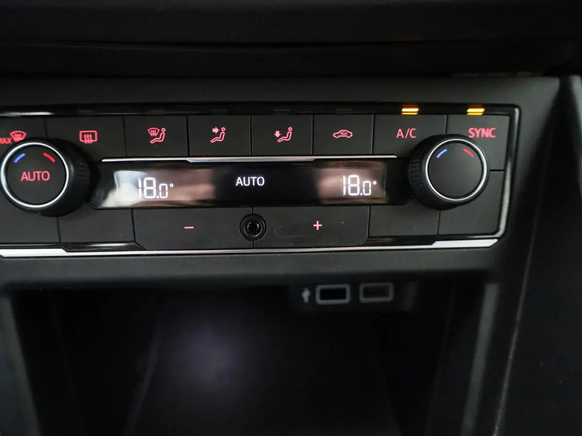 1.0 TSI Highline 95 PK| Origineel Nederlands | Apple Carplay | Android Auto | Climatronic | Parkeersensoren Voor & Achter | Adaptieve Cruise Control