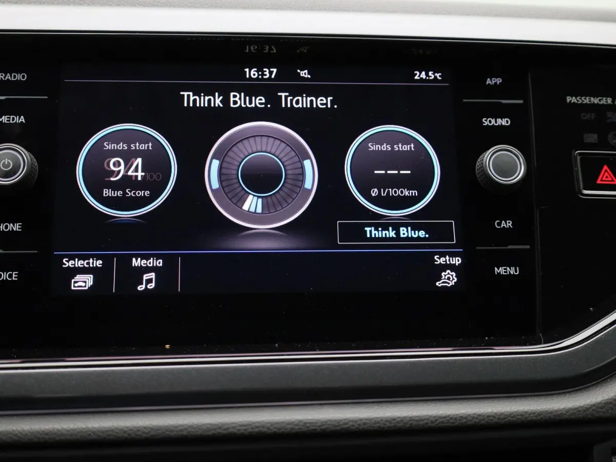 1.0 TSI Highline 95 PK| Origineel Nederlands | Apple Carplay | Android Auto | Climatronic | Parkeersensoren Voor & Achter | Adaptieve Cruise Control