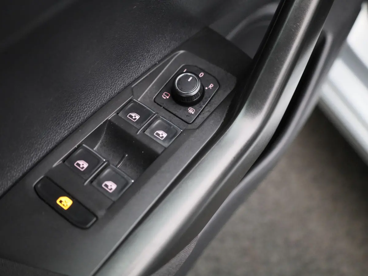 1.0 TSI Highline 95 PK| Origineel Nederlands | Apple Carplay | Android Auto | Climatronic | Parkeersensoren Voor & Achter | Adaptieve Cruise Control