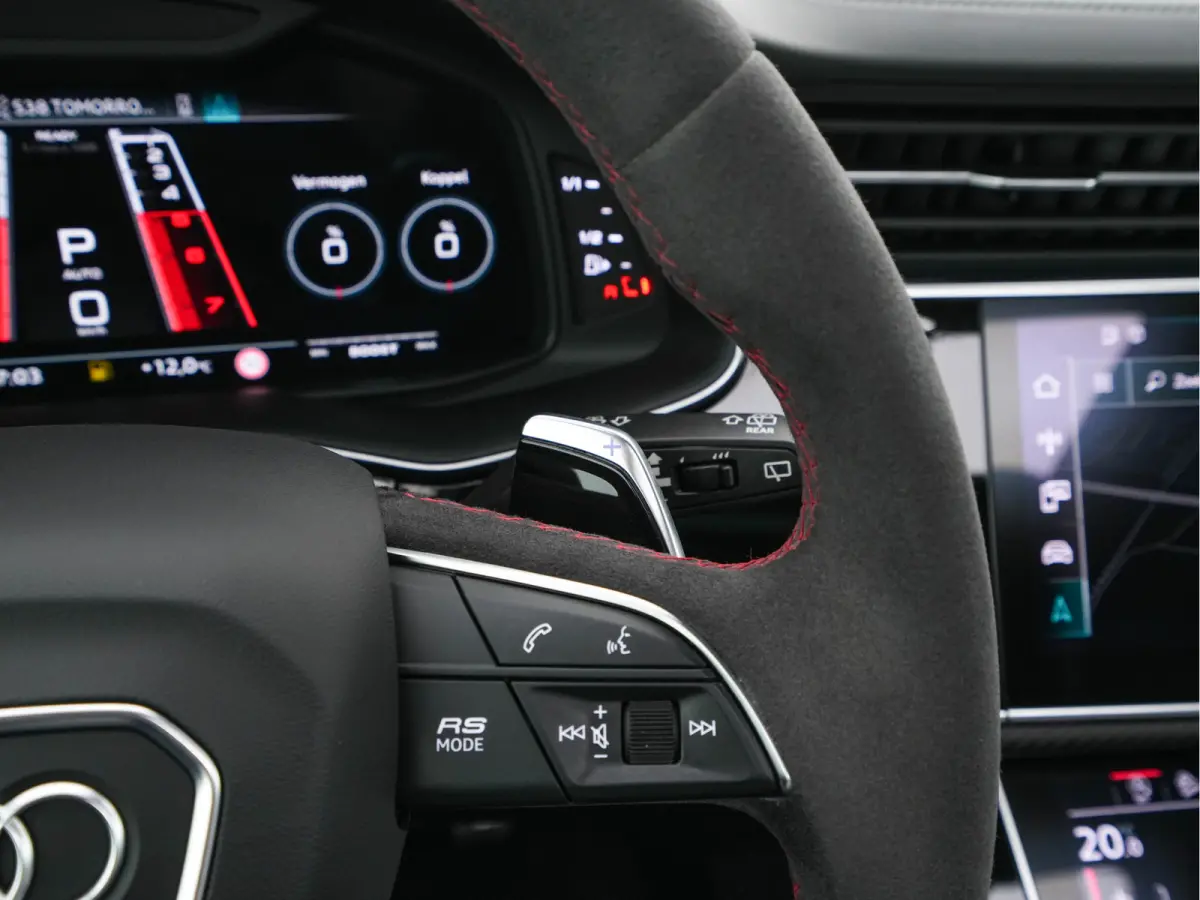 RS 4.0 TFSI Quattro * PANO | MILLTEK-EXHAUST | CERAMIC-BRAKES | CARBON-PACK | LEATHER | MEMORY-PACK | 4-WHEEL-STEERING | AIRSUSPENSION | BANG&OLUFSEN | ADAPTIVE-CRUISE | BLINDSPOT | TOPVIEW 