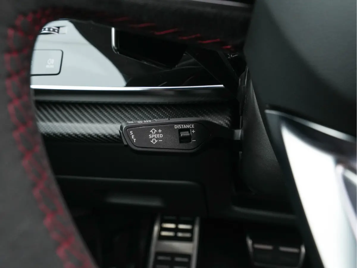 RS 4.0 TFSI Quattro * PANO | MILLTEK-EXHAUST | CERAMIC-BRAKES | CARBON-PACK | LEATHER | MEMORY-PACK | 4-WHEEL-STEERING | AIRSUSPENSION | BANG&OLUFSEN | ADAPTIVE-CRUISE | BLINDSPOT | TOPVIEW 