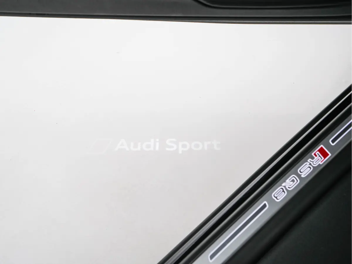 RS 4.0 TFSI Quattro * PANO | MILLTEK-EXHAUST | CERAMIC-BRAKES | CARBON-PACK | LEATHER | MEMORY-PACK | 4-WHEEL-STEERING | AIRSUSPENSION | BANG&OLUFSEN | ADAPTIVE-CRUISE | BLINDSPOT | TOPVIEW 