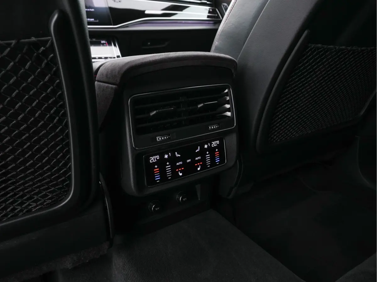 RS 4.0 TFSI Quattro * PANO | MILLTEK-EXHAUST | CERAMIC-BRAKES | CARBON-PACK | LEATHER | MEMORY-PACK | 4-WHEEL-STEERING | AIRSUSPENSION | BANG&OLUFSEN | ADAPTIVE-CRUISE | BLINDSPOT | TOPVIEW 