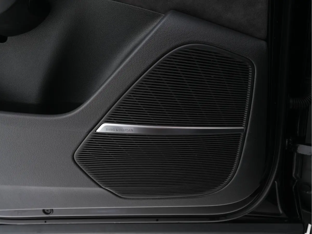 RS 4.0 TFSI Quattro * PANO | MILLTEK-EXHAUST | CERAMIC-BRAKES | CARBON-PACK | LEATHER | MEMORY-PACK | 4-WHEEL-STEERING | AIRSUSPENSION | BANG&OLUFSEN | ADAPTIVE-CRUISE | BLINDSPOT | TOPVIEW 