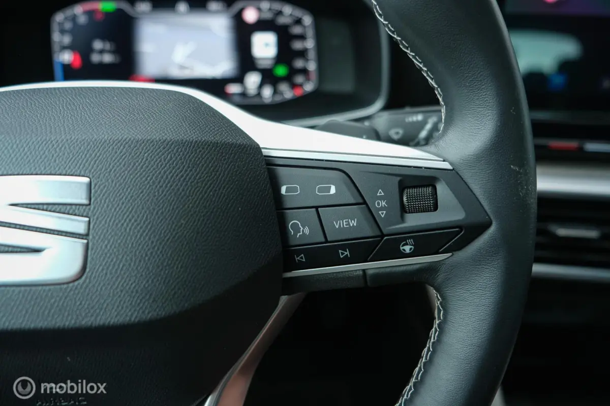 1.4 TSI eHybrid PHEV Xcellence | Stoelverwarming | Camera | PANO | Trekhaak | Ambient verlichting | ACC | 18 Inch | Digidash | LED | DAB+