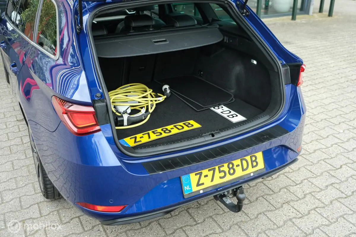 1.4 TSI eHybrid PHEV Xcellence | Stoelverwarming | Camera | PANO | Trekhaak | Ambient verlichting | ACC | 18 Inch | Digidash | LED | DAB+