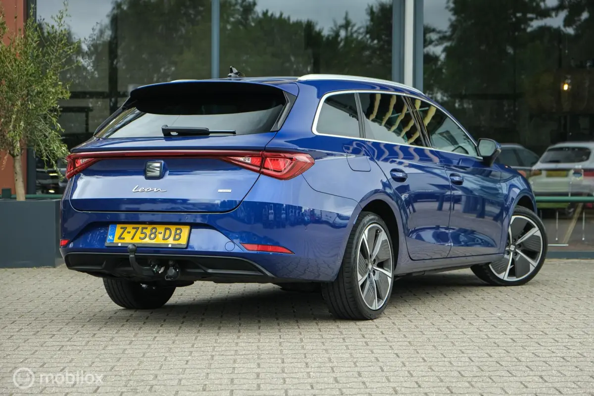1.4 TSI eHybrid PHEV Xcellence | Stoelverwarming | Camera | PANO | Trekhaak | Ambient verlichting | ACC | 18 Inch | Digidash | LED | DAB+