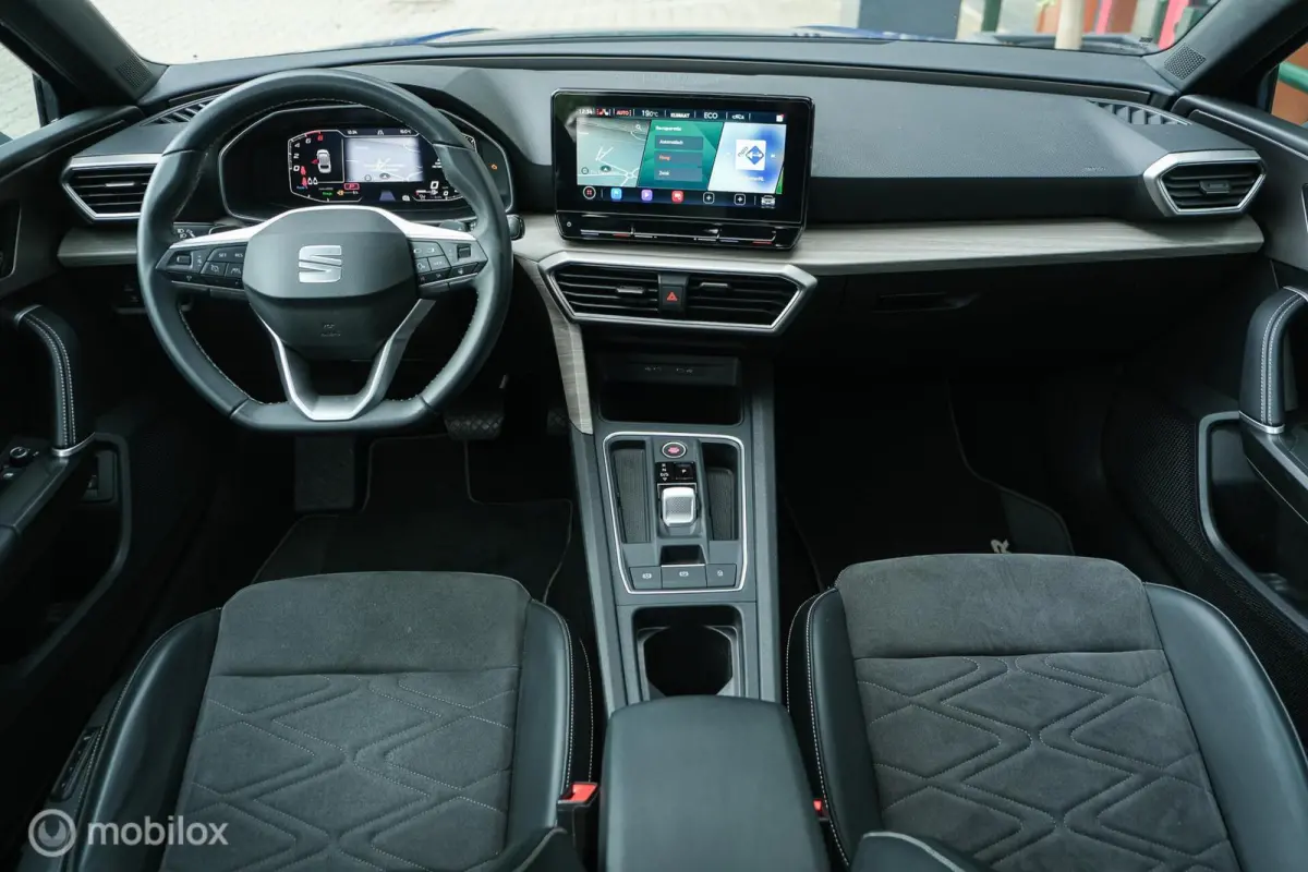 1.4 TSI eHybrid PHEV Xcellence | Stoelverwarming | Camera | PANO | Trekhaak | Ambient verlichting | ACC | 18 Inch | Digidash | LED | DAB+