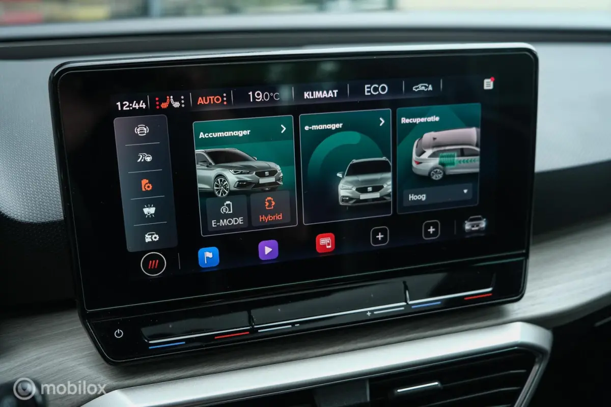 1.4 TSI eHybrid PHEV Xcellence | Stoelverwarming | Camera | PANO | Trekhaak | Ambient verlichting | ACC | 18 Inch | Digidash | LED | DAB+