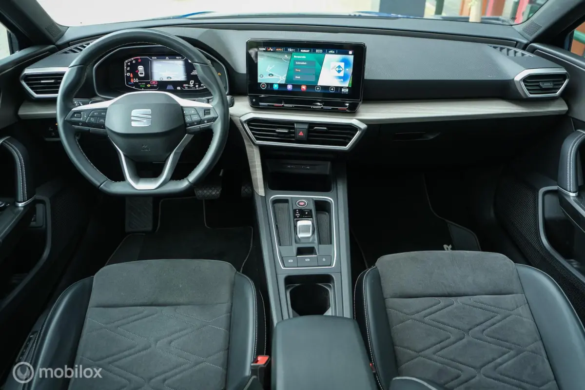 1.4 TSI eHybrid PHEV Xcellence | Stoelverwarming | Camera | PANO | Trekhaak | Ambient verlichting | ACC | 18 Inch | Digidash | LED | DAB+