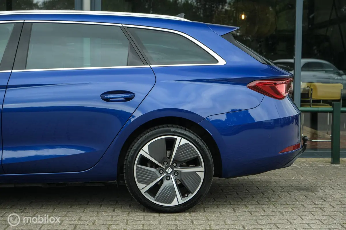 1.4 TSI eHybrid PHEV Xcellence | Stoelverwarming | Camera | PANO | Trekhaak | Ambient verlichting | ACC | 18 Inch | Digidash | LED | DAB+