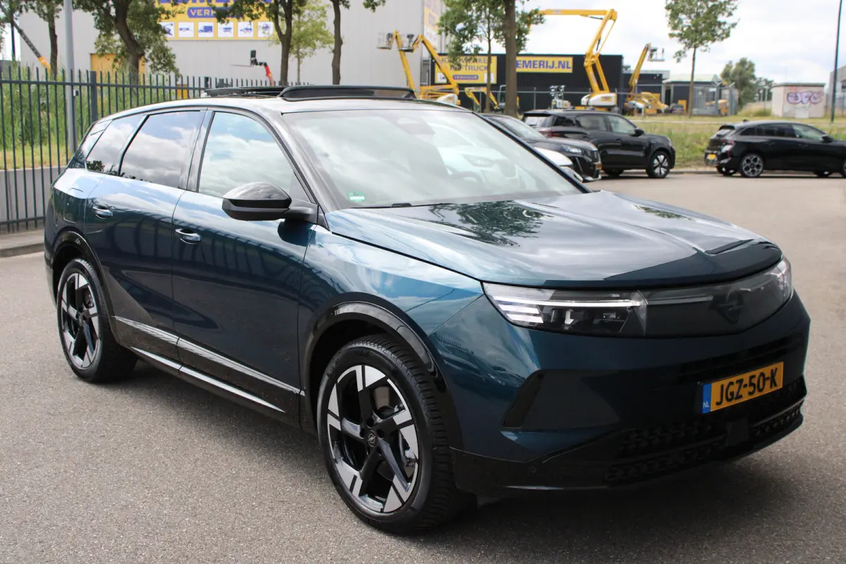 1.6 Turbo Plug-in-Hybrid GS | Panorama/schuifdak | Lederen bekleding | Massage | All season | 20 Inch lichtmetaal | Stoelverwarming |