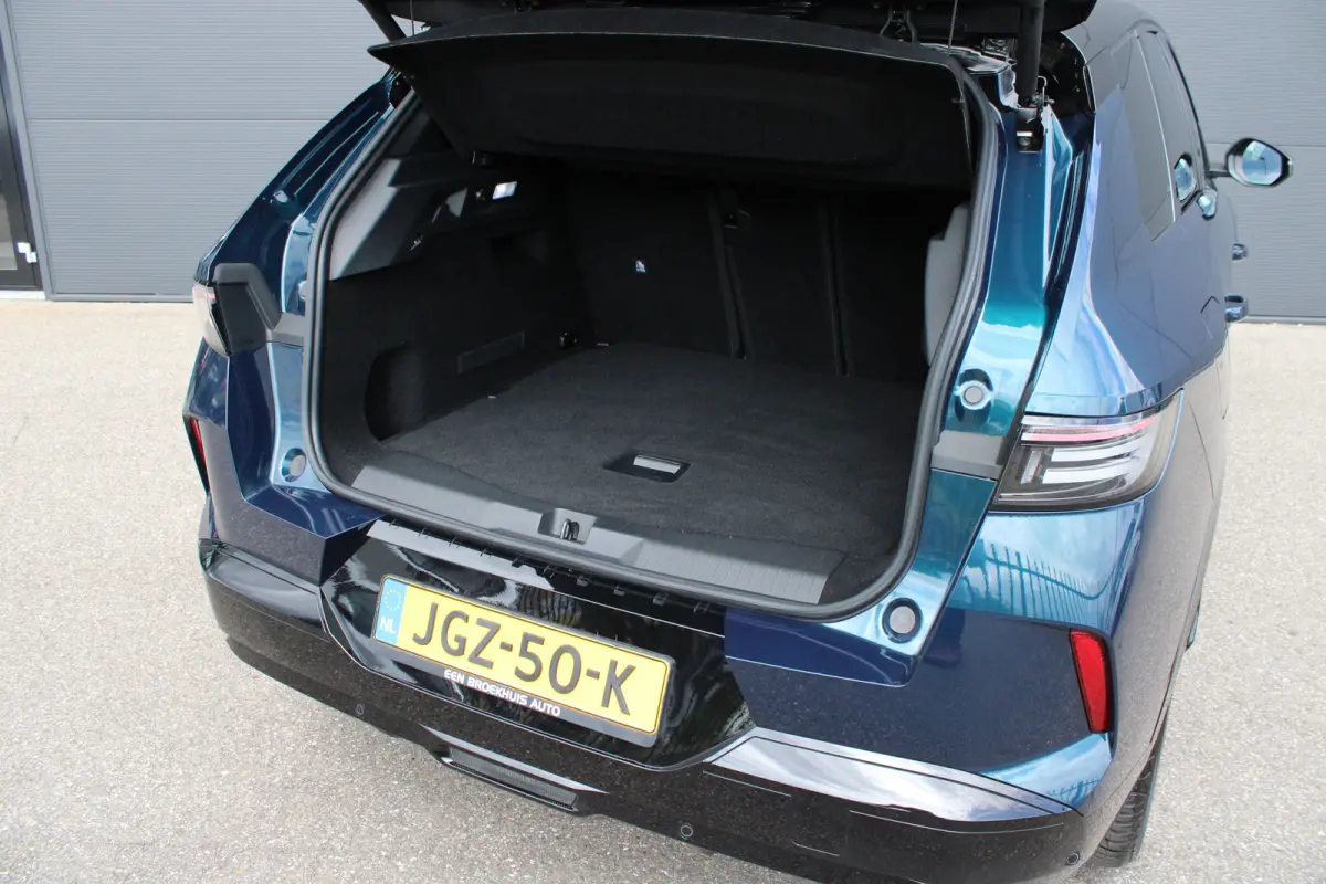 1.6 Turbo Plug-in-Hybrid GS | Panorama/schuifdak | Lederen bekleding | Massage | All season | 20 Inch lichtmetaal | Stoelverwarming |