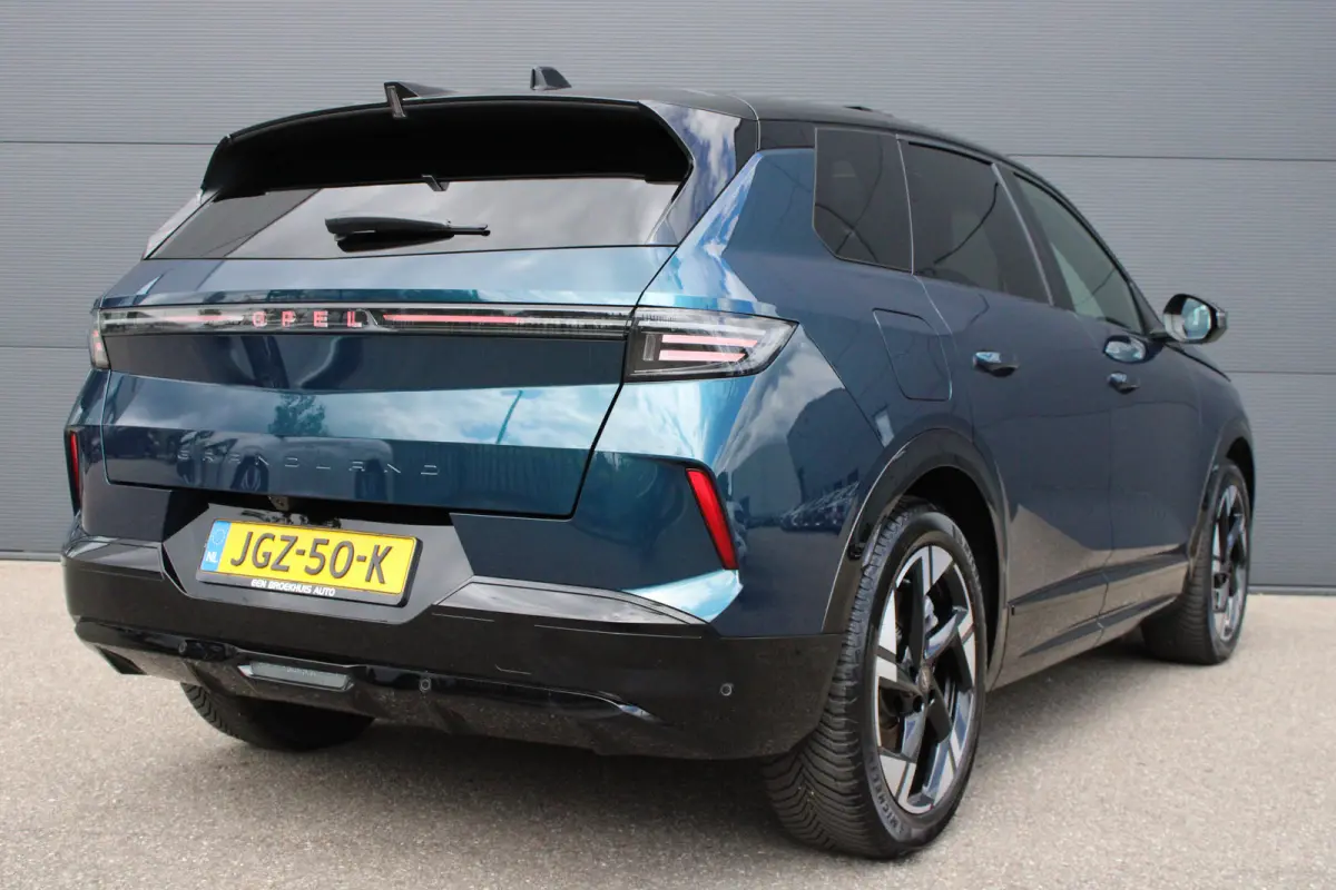 1.6 Turbo Plug-in-Hybrid GS | Panorama/schuifdak | Lederen bekleding | Massage | All season | 20 Inch lichtmetaal | Stoelverwarming |