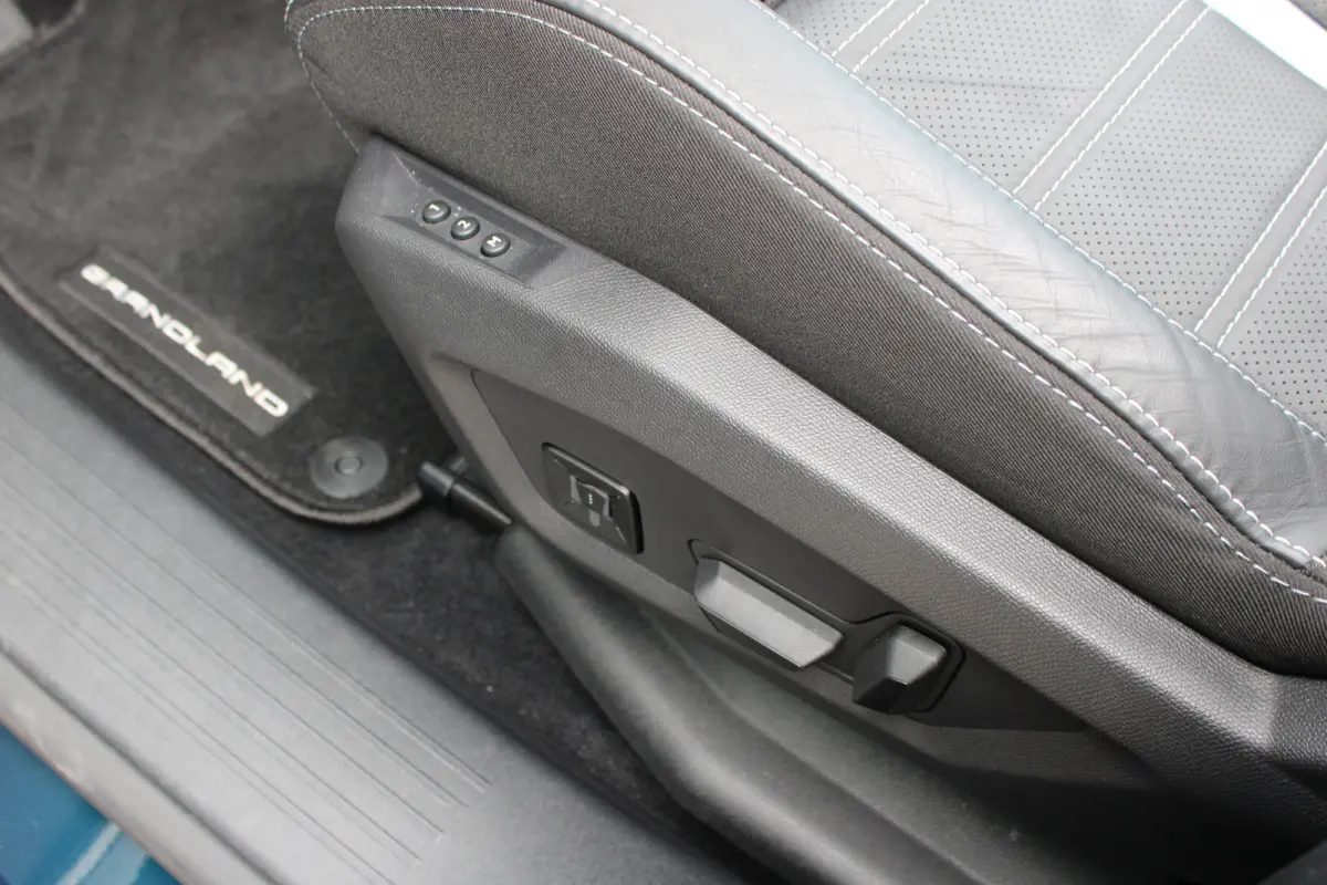 1.6 Turbo Plug-in-Hybrid GS | Panorama/schuifdak | Lederen bekleding | Massage | All season | 20 Inch lichtmetaal | Stoelverwarming |