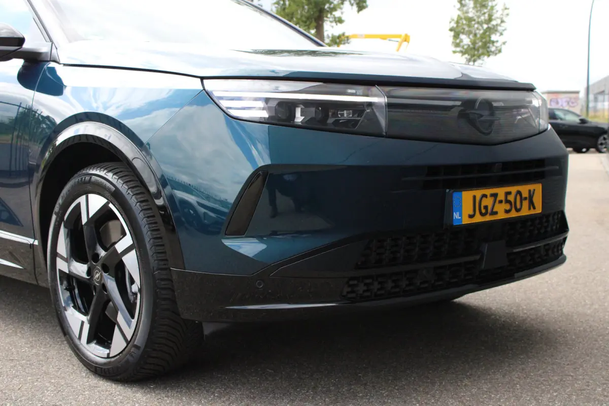 1.6 Turbo Plug-in-Hybrid GS | Panorama/schuifdak | Lederen bekleding | Massage | All season | 20 Inch lichtmetaal | Stoelverwarming |