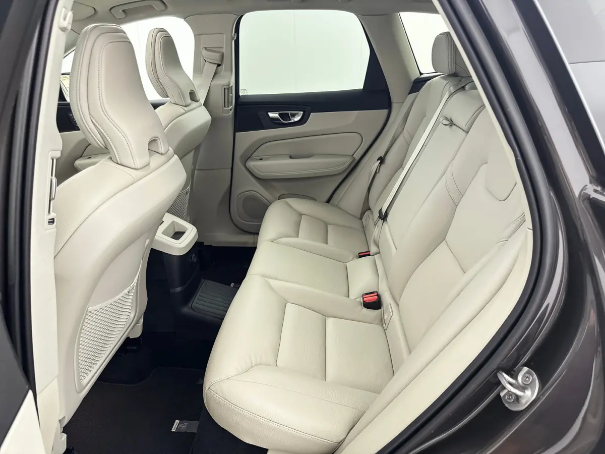 T6 Plus Dark | 19" Allseason | Adaptieve Cruise | Panoramadak | Elektr. verst. Stoelen | Keykess | Stoel/Stuur/Achterbankverwarming |