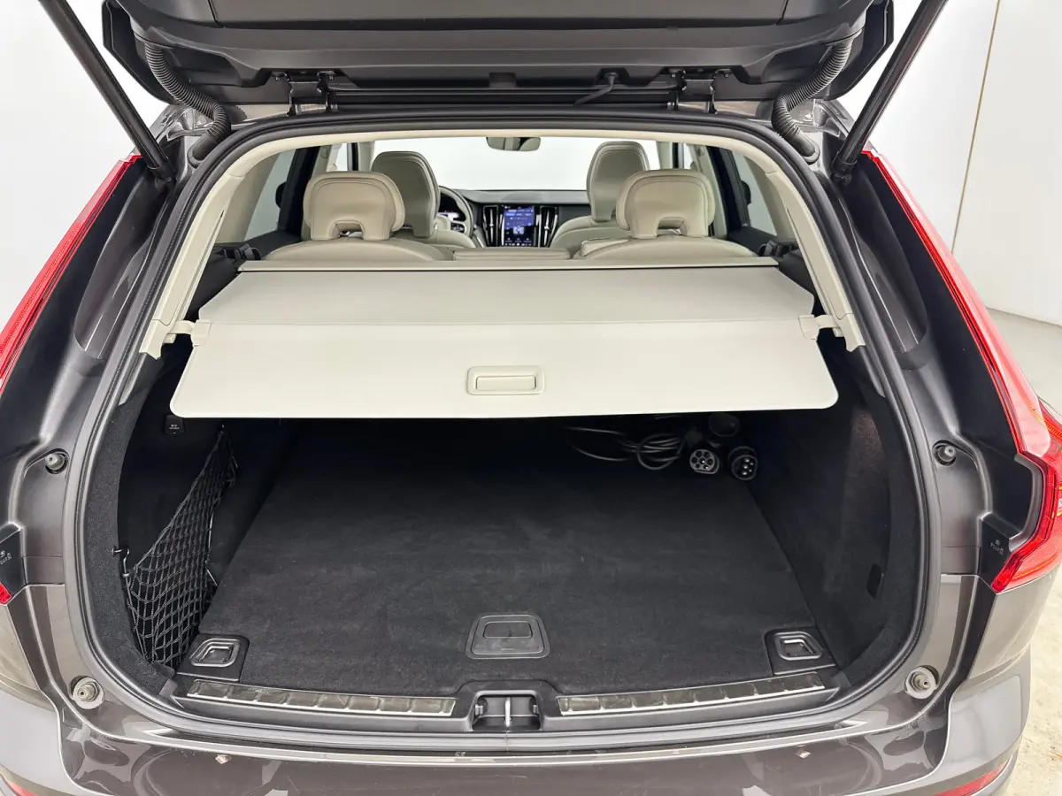 T6 Plus Dark | 19" Allseason | Adaptieve Cruise | Panoramadak | Elektr. verst. Stoelen | Keykess | Stoel/Stuur/Achterbankverwarming |