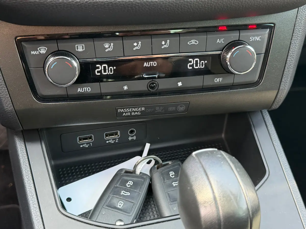 1.0 TSI FR Pano LED Virtual Camera Beats Carplay