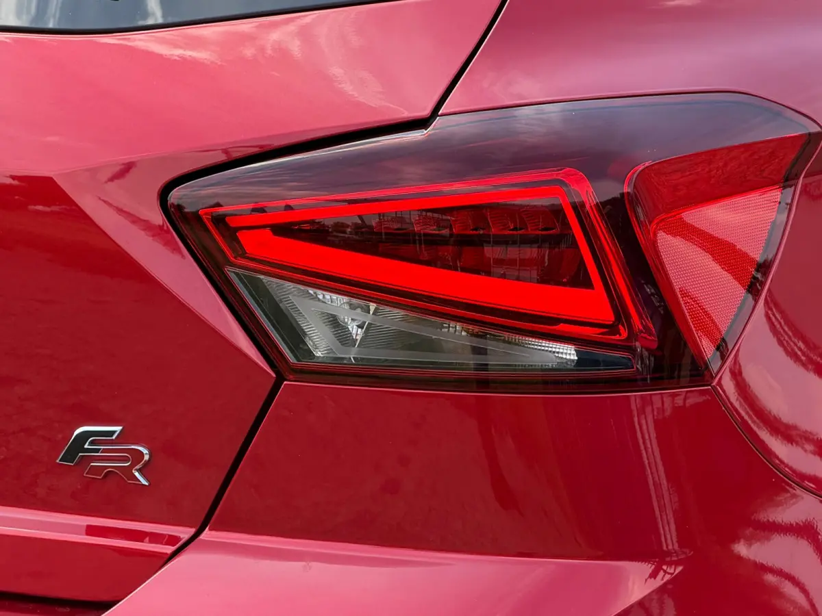 1.0 TSI FR Pano LED Virtual Camera Beats Carplay
