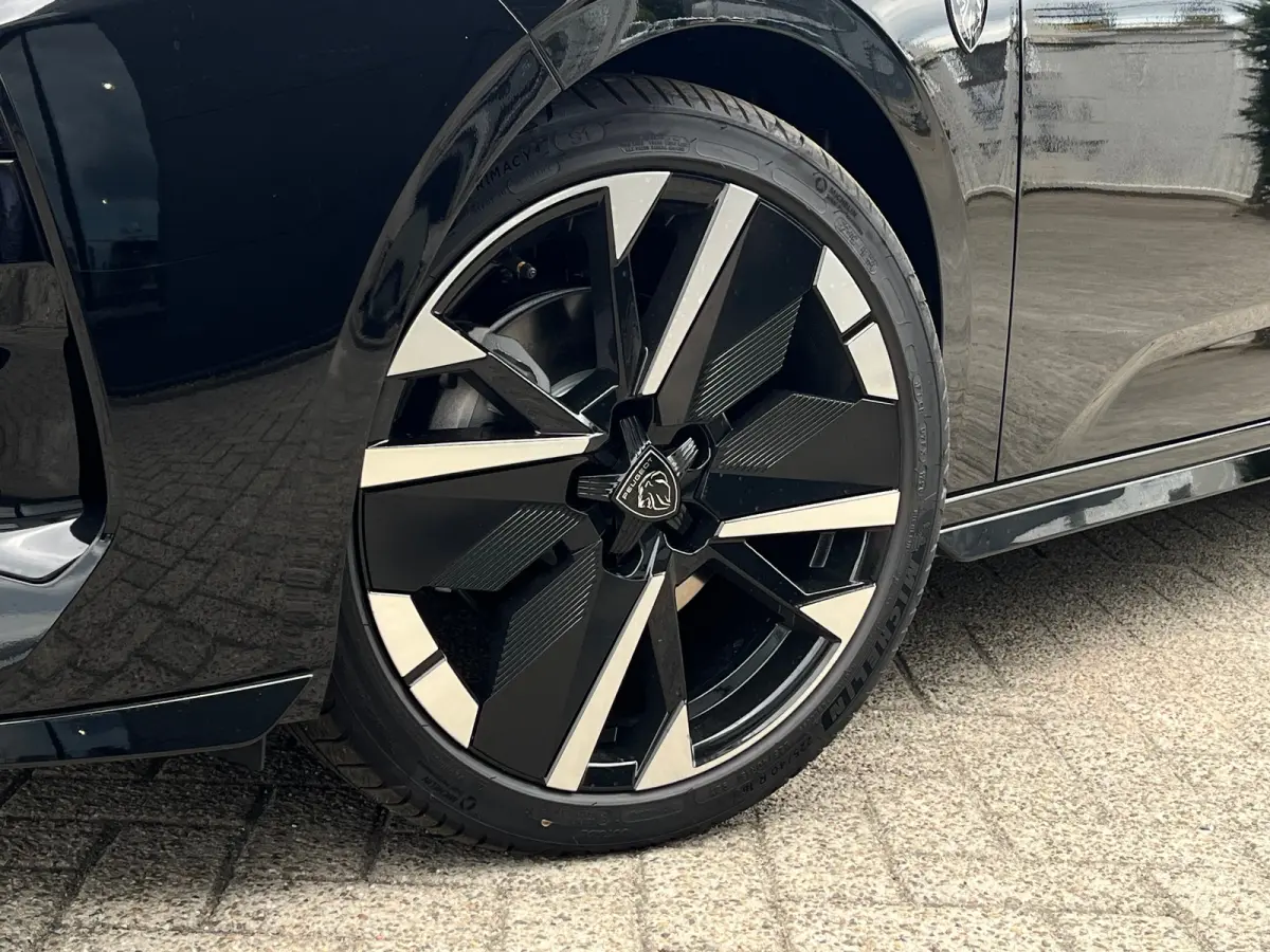 1.2 Hybrid 145 e-DCS6 GT VOORRAAD ACTIE | 8 JAAR GARANTIE | ALCANTARA BEKLEDING | 360 GRADEN CAMERA | STOEL + STUUR VERWARMING