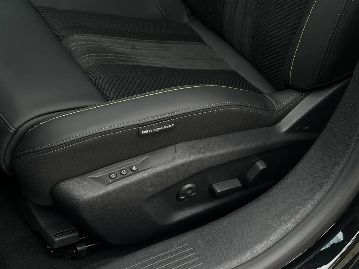 1.2 Hybrid 145 e-DCS6 GT VOORRAAD ACTIE | 8 JAAR GARANTIE | ALCANTARA BEKLEDING | 360 GRADEN CAMERA | STOEL + STUUR VERWARMING